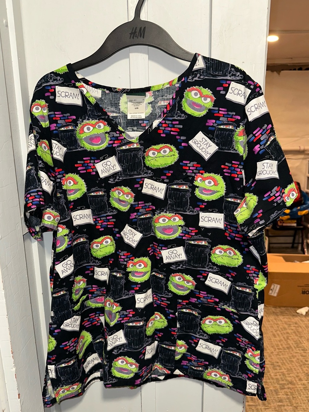 Sesame Street Oscar the Grouch scrub Print Women's size L